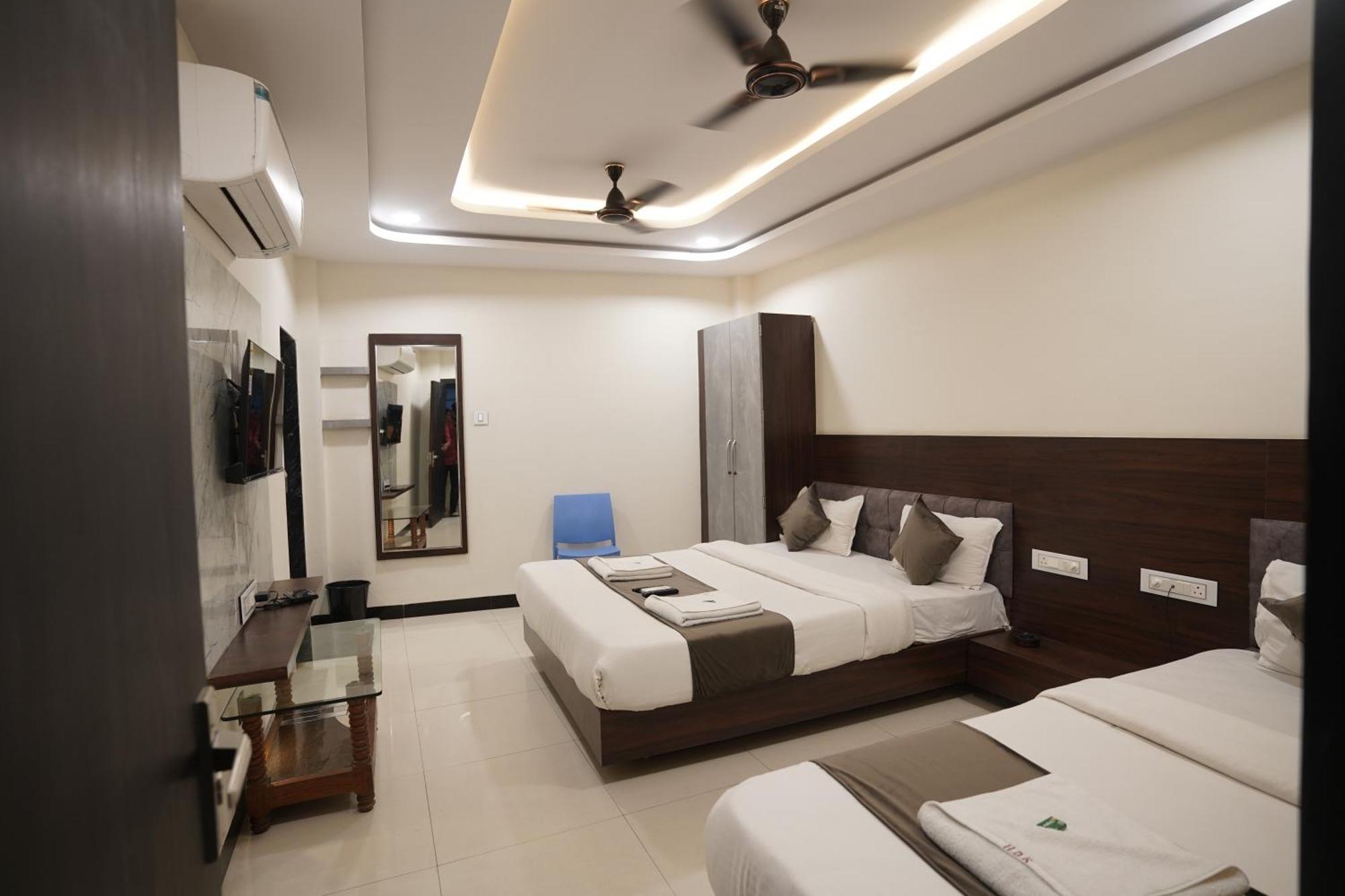 Hotel Dev Kripa Ujjain Exterior foto