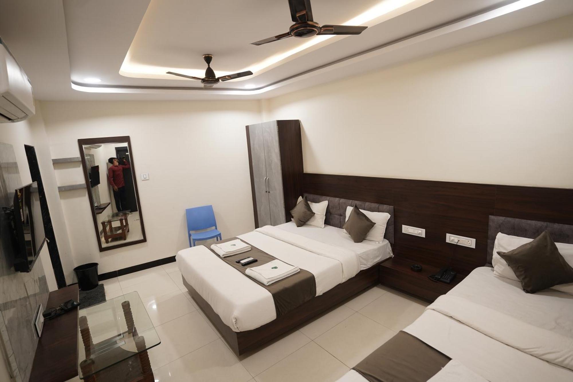Hotel Dev Kripa Ujjain Exterior foto