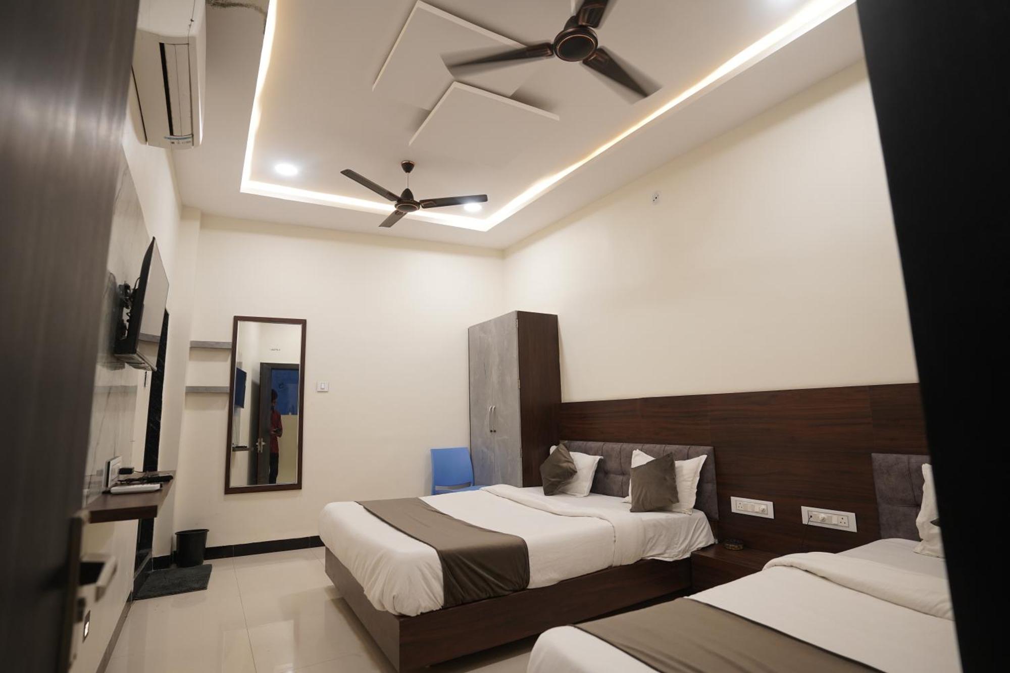 Hotel Dev Kripa Ujjain Exterior foto