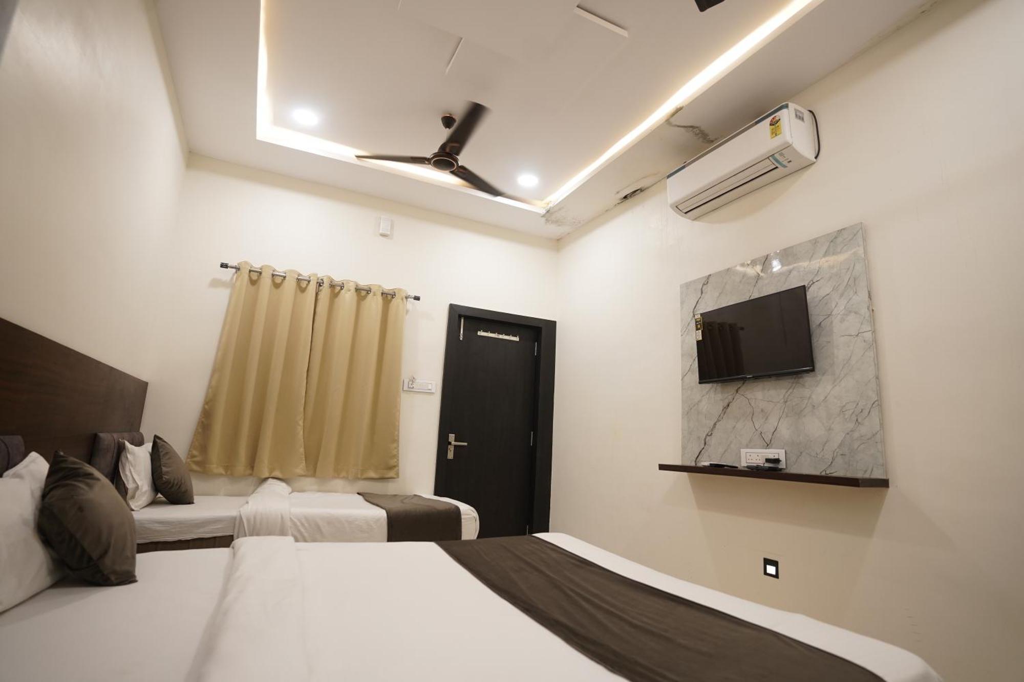 Hotel Dev Kripa Ujjain Exterior foto