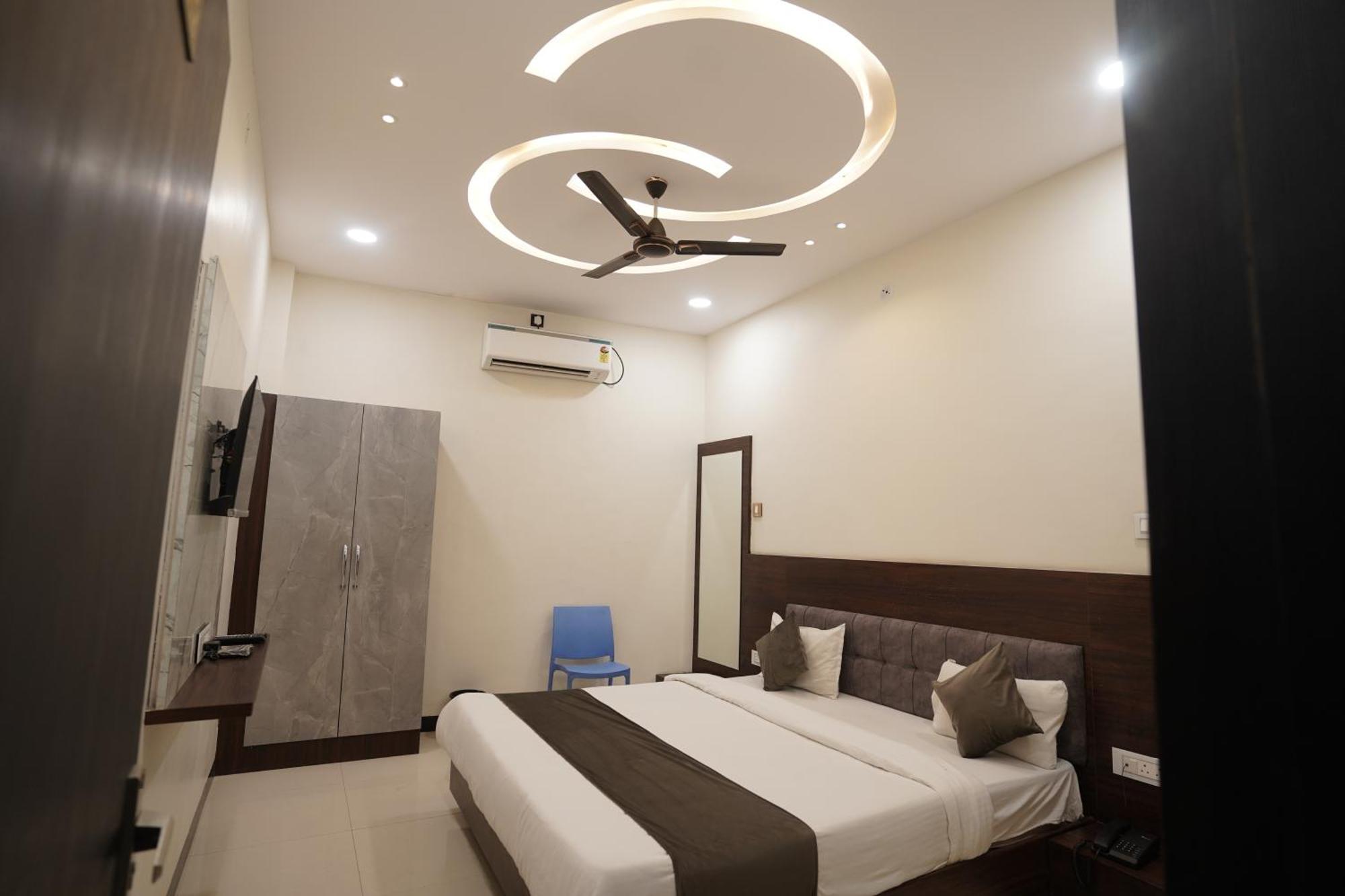 Hotel Dev Kripa Ujjain Exterior foto