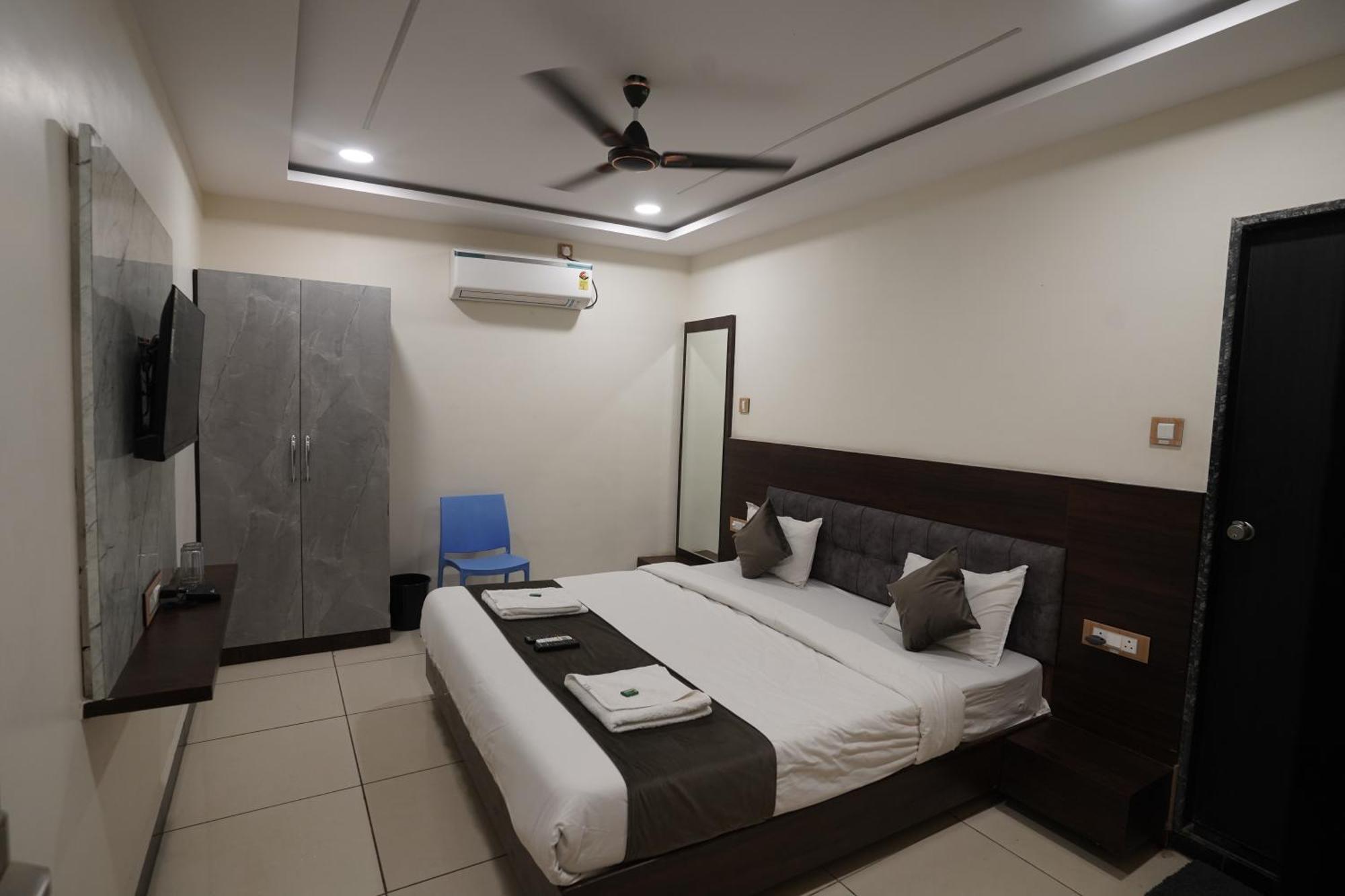 Hotel Dev Kripa Ujjain Exterior foto